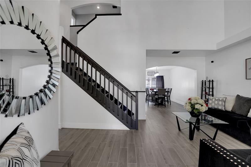 Image 5 of 47 For 3872 Jasmine Ln