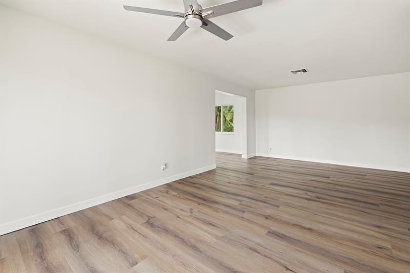 Image 10 of 41 For 6472 Overland Drive