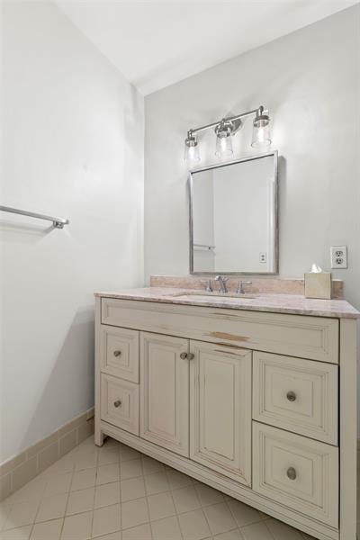 Image 16 of 41 For 6472 Overland Drive