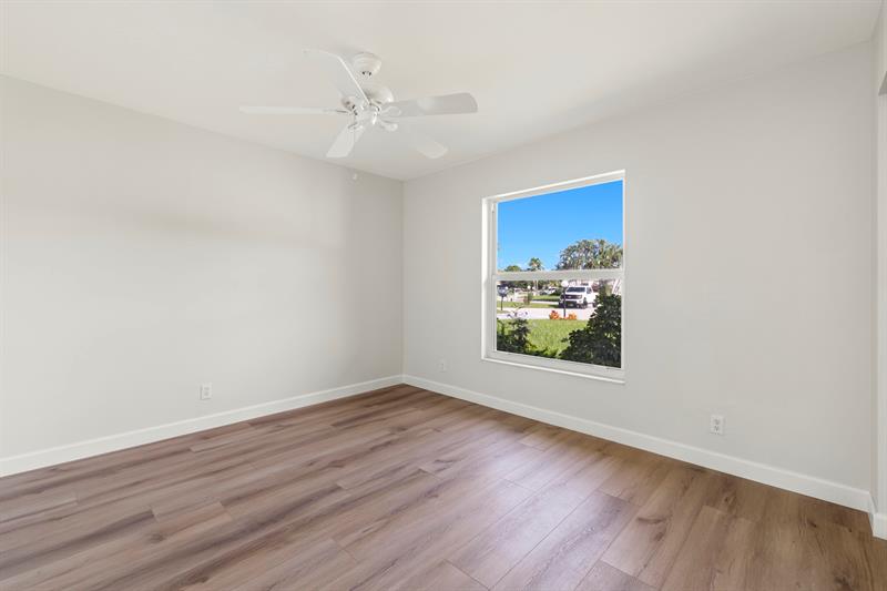 Image 18 of 41 For 6472 Overland Drive