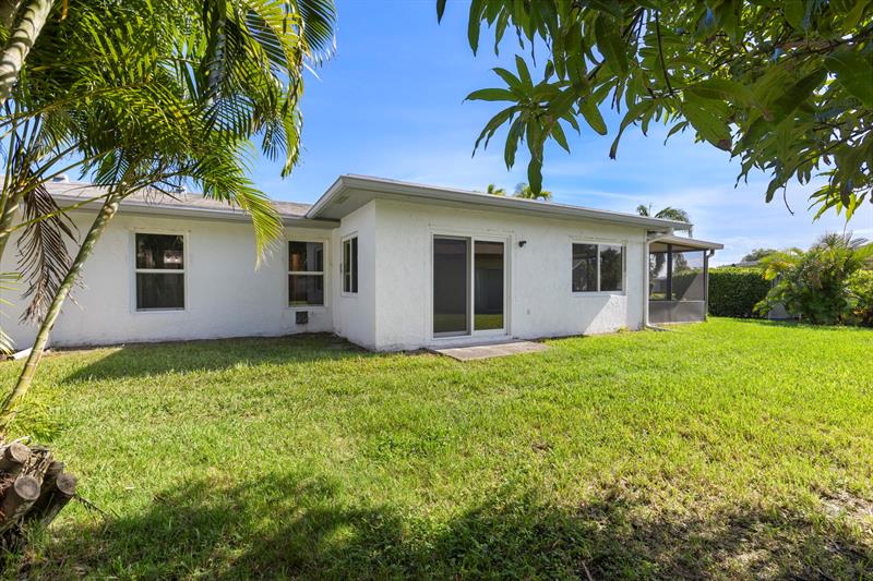 Image 26 of 41 For 6472 Overland Drive