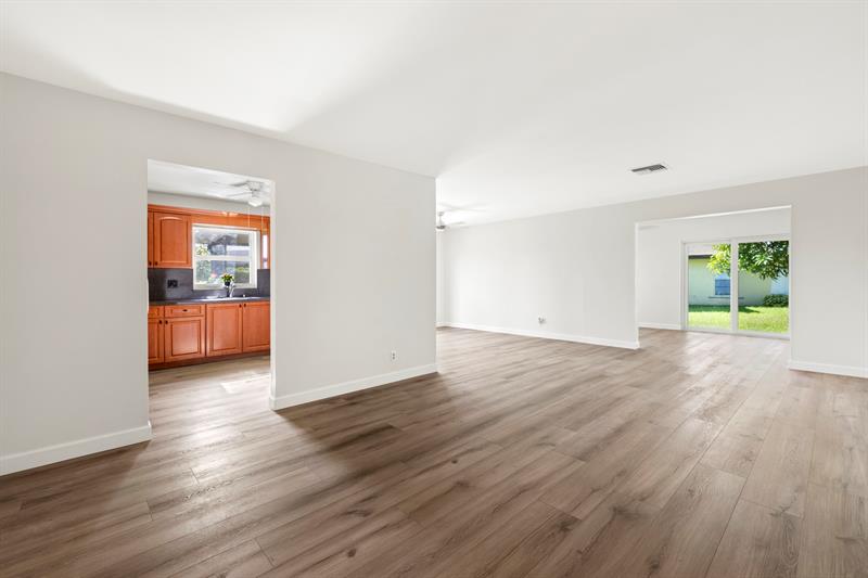 Image 4 of 41 For 6472 Overland Drive