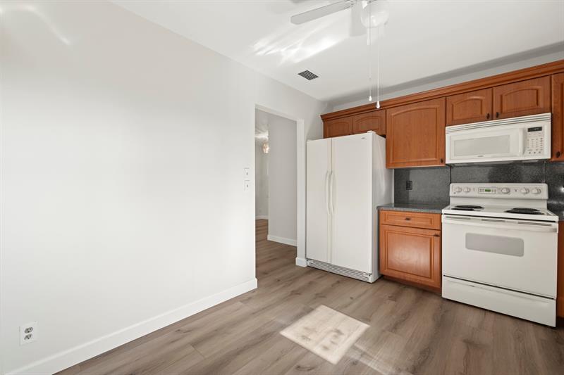 Image 7 of 41 For 6472 Overland Drive