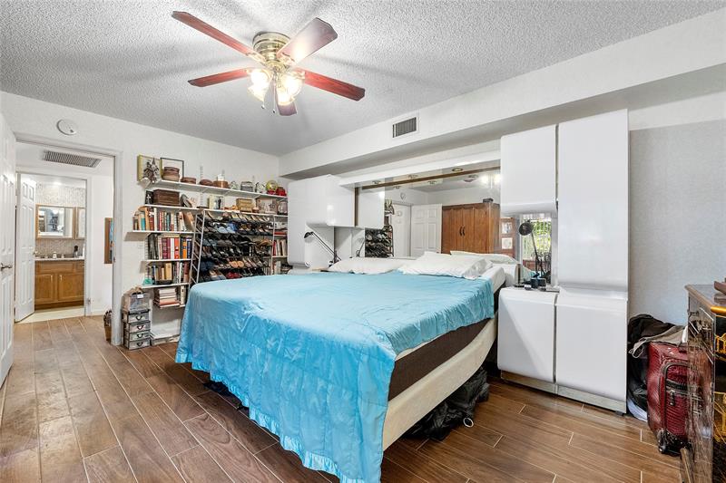 Image 14 of 21 For 9101 Sw 19 Place  A