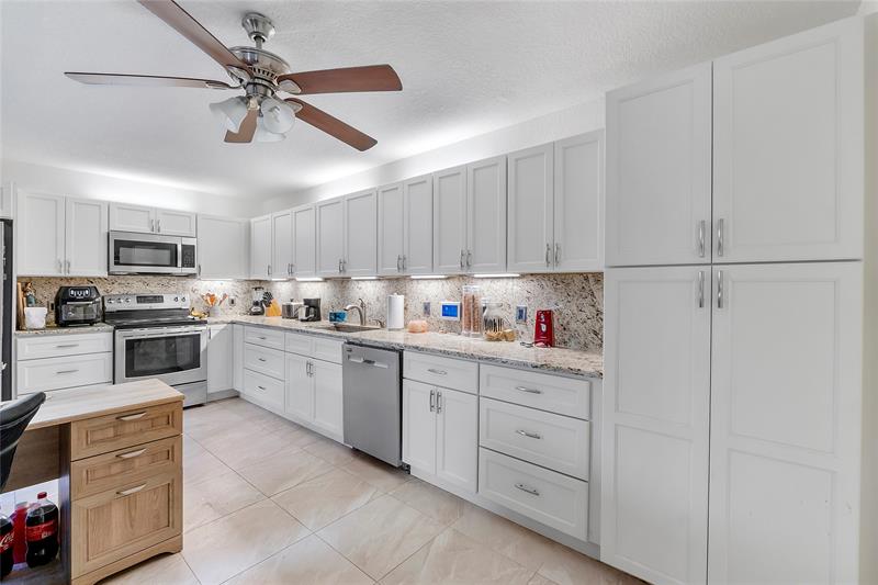 Image 3 of 21 For 9101 Sw 19 Place  A