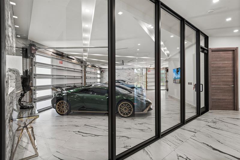 Image 24 of 85 For 4041 Country Club Ln