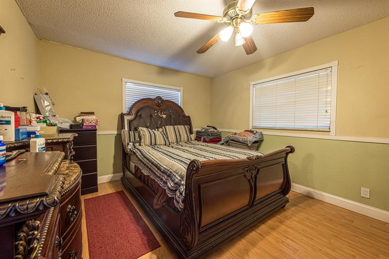 Image 18 of 26 For 11200 39th Ct