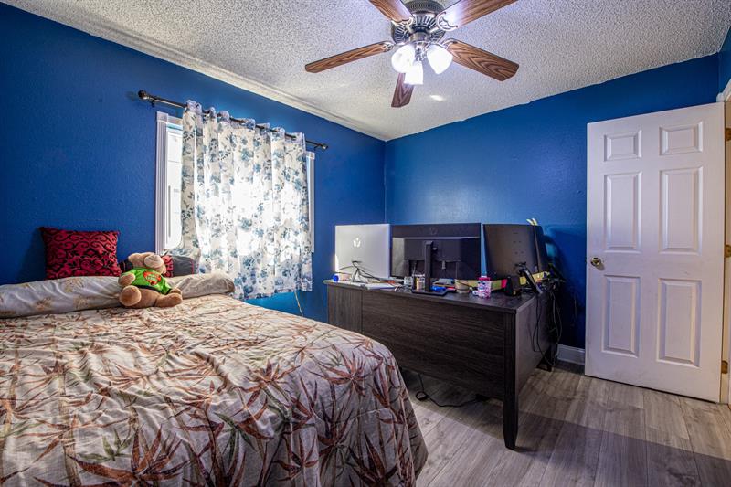 Image 21 of 26 For 11200 39th Ct