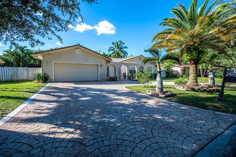 Image 3 of 26 For 11200 39th Ct