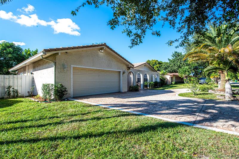 Image 5 of 26 For 11200 39th Ct