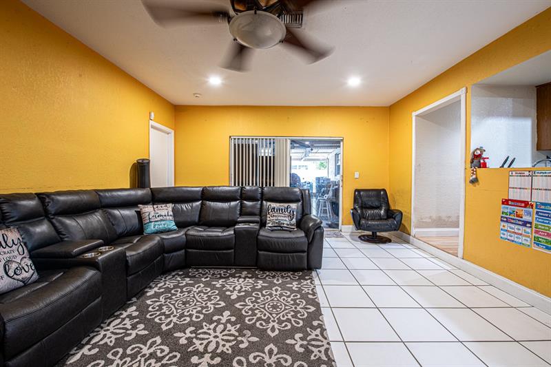 Image 8 of 26 For 11200 39th Ct