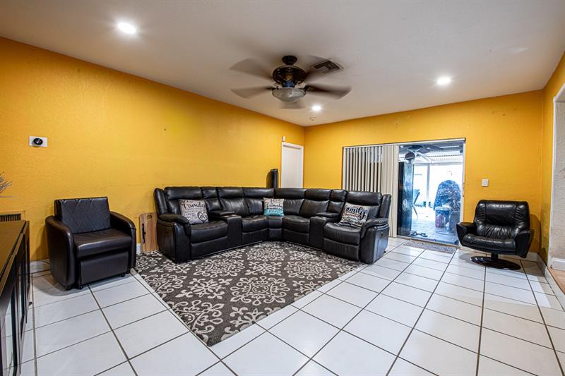 Image 9 of 26 For 11200 39th Ct