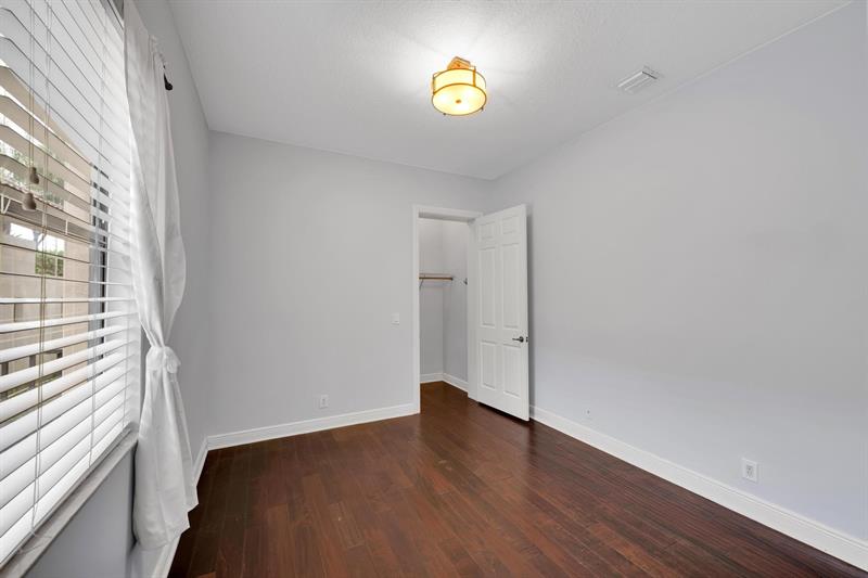 Image 17 of 41 For 16242 Rosecroft Terrace