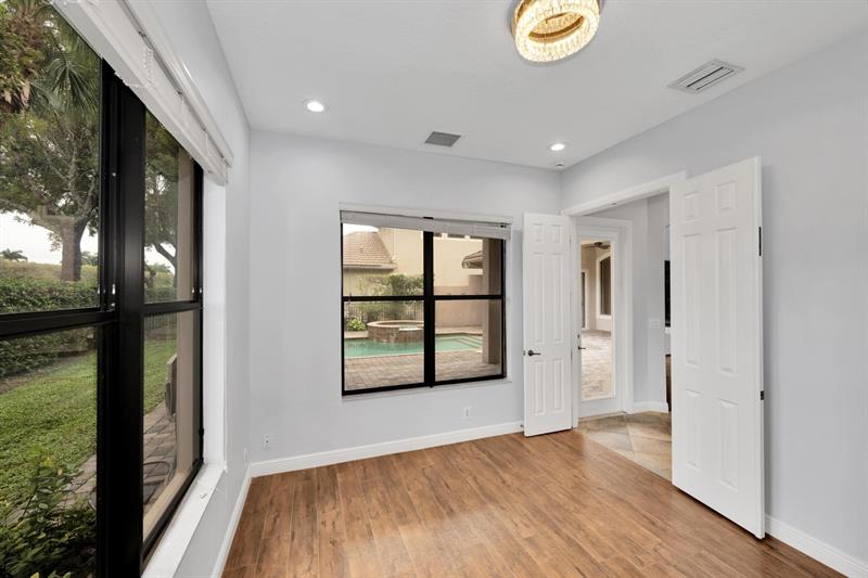 Image 20 of 41 For 16242 Rosecroft Terrace