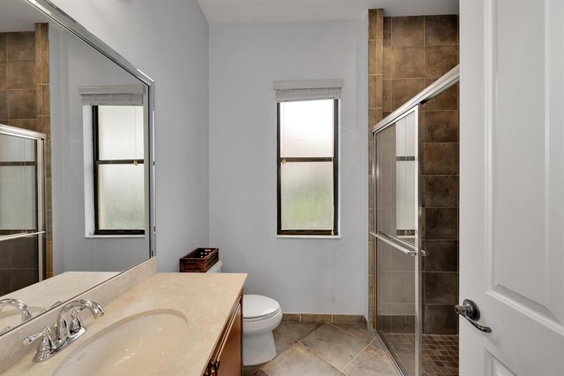 Image 21 of 41 For 16242 Rosecroft Terrace