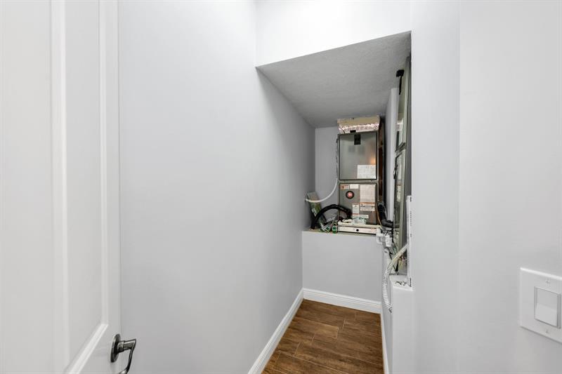 Image 27 of 41 For 16242 Rosecroft Terrace