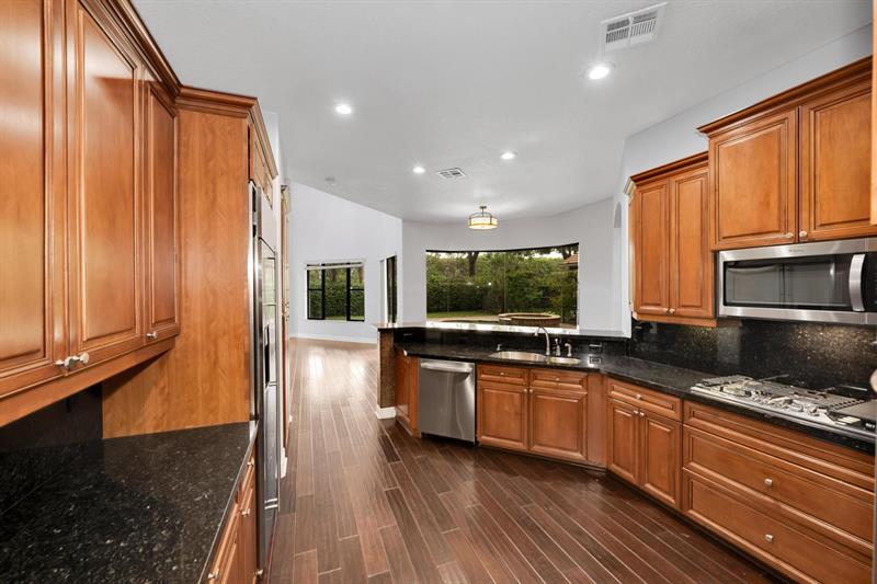 Image 5 of 41 For 16242 Rosecroft Terrace