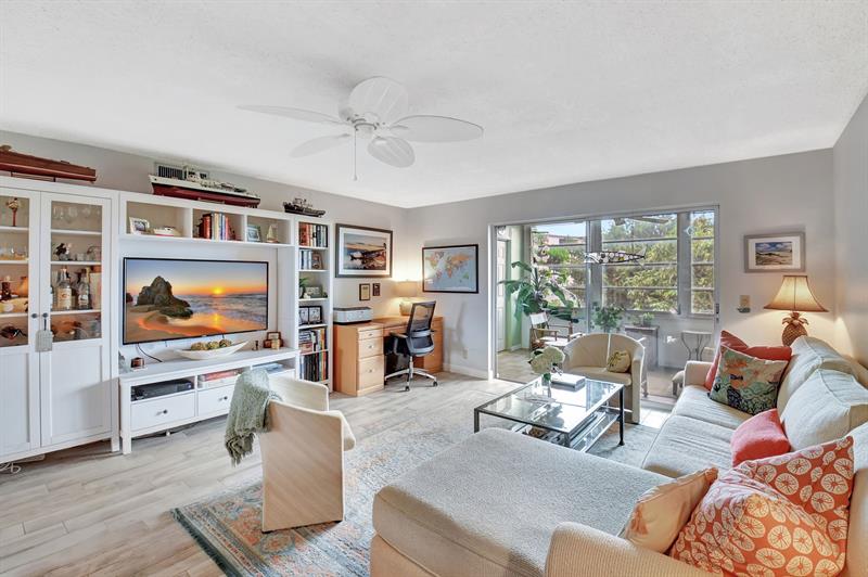 Image 12 of 67 For 2615 3rd Ct  301