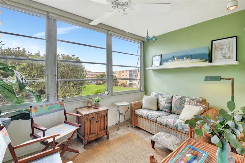 Image 19 of 67 For 2615 3rd Ct  301