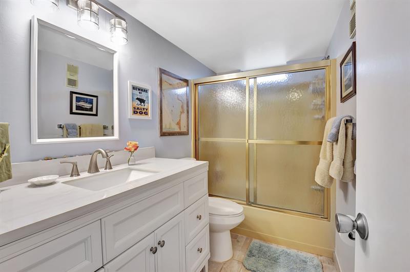 Image 28 of 67 For 2615 3rd Ct  301