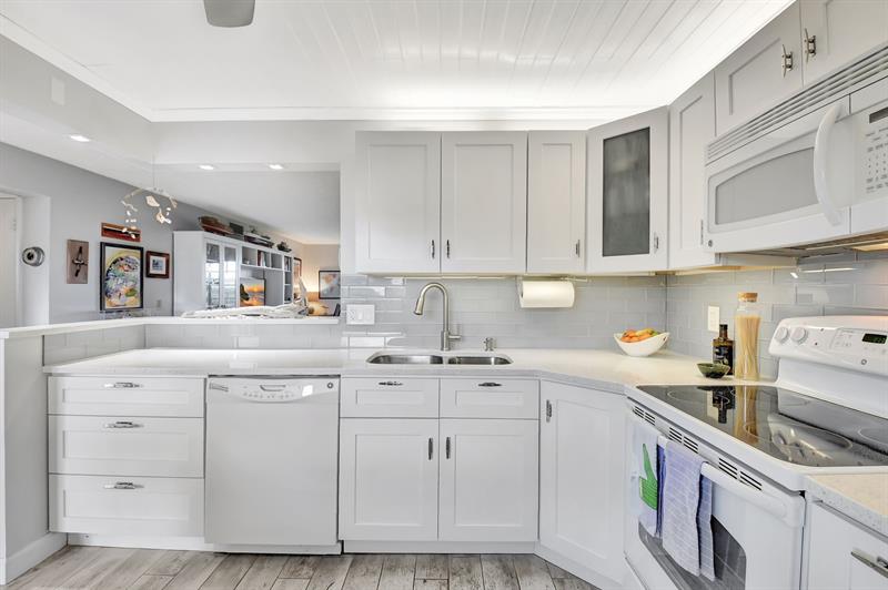 Image 3 of 67 For 2615 3rd Ct  301