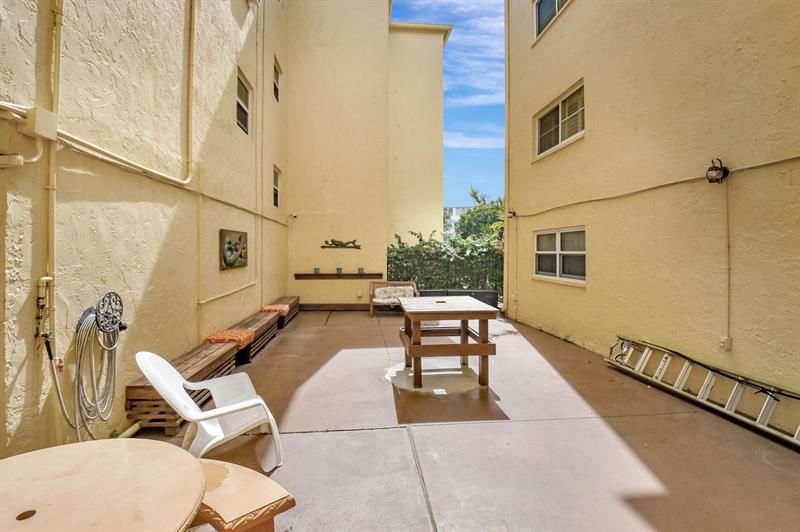 Image 36 of 67 For 2615 3rd Ct  301