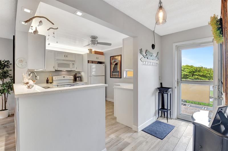 Image 6 of 67 For 2615 3rd Ct  301