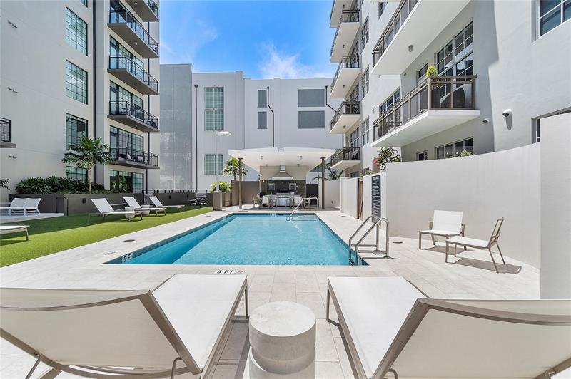 Image 37 of 59 For 411 1st Ave  303