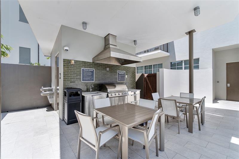 Image 39 of 59 For 411 1st Ave  303