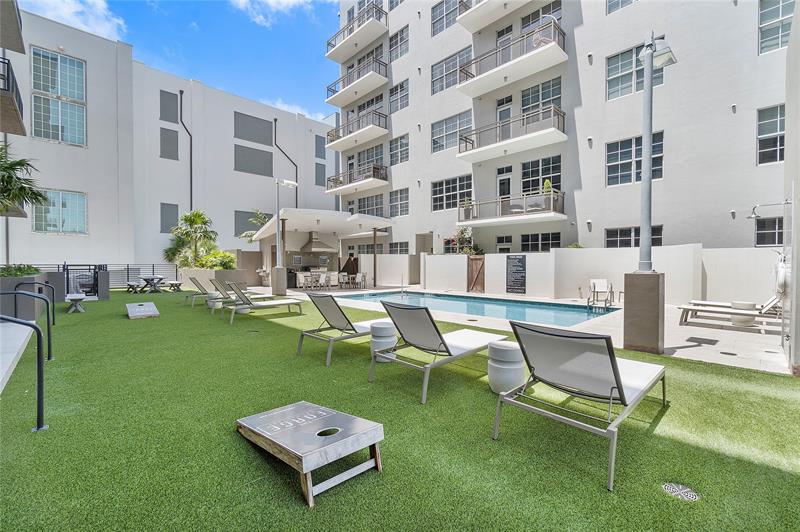 Image 41 of 59 For 411 1st Ave  303