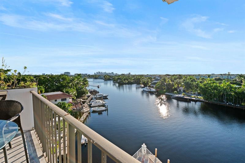 Image 18 of 40 For 1839 Middle River Dr  503