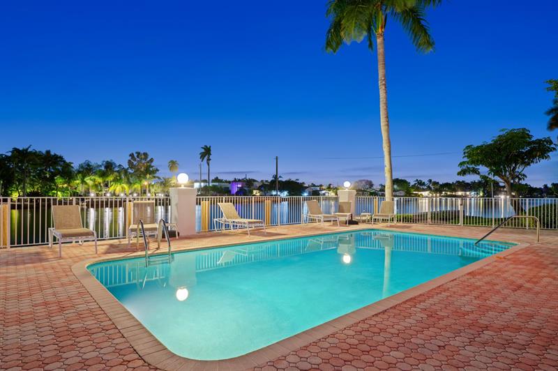 Image 32 of 40 For 1839 Middle River Dr  503