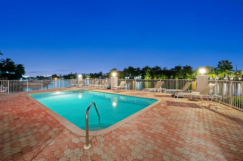 Image 33 of 40 For 1839 Middle River Dr  503