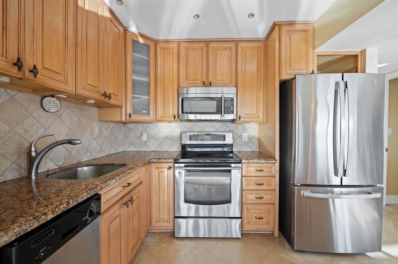 Image 6 of 40 For 1839 Middle River Dr  503