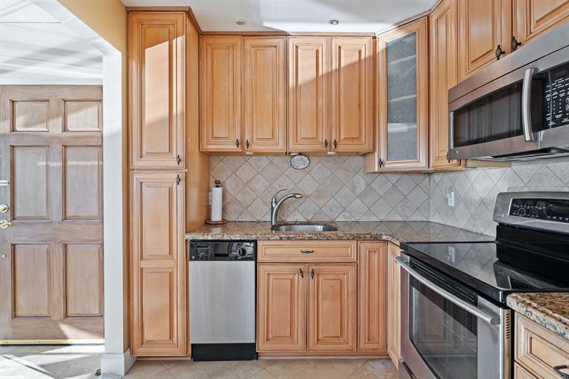 Image 7 of 40 For 1839 Middle River Dr  503