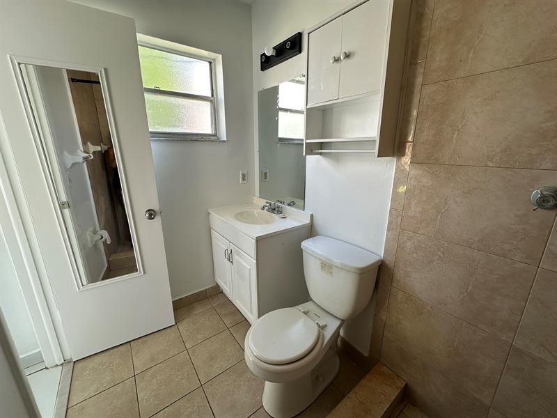 Image 11 of 28 For 1705 Adams Street  1705