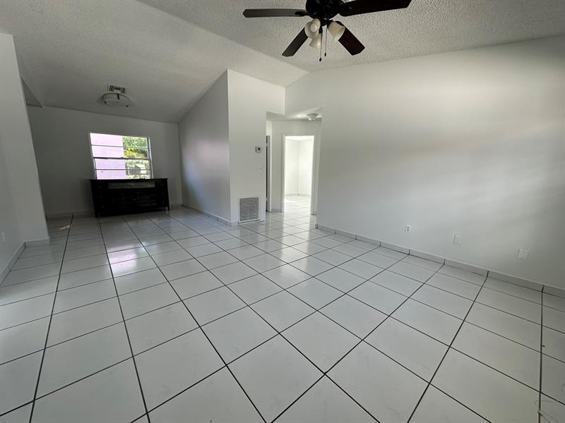 Image 17 of 28 For 1705 Adams Street  1705