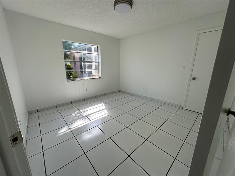 Image 18 of 28 For 1705 Adams Street  1705