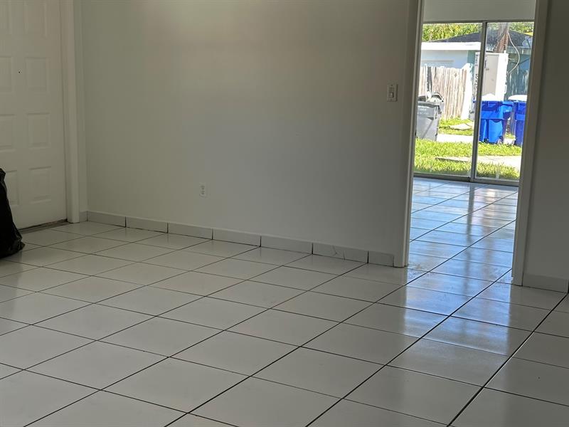 Image 21 of 28 For 1705 Adams Street  1705