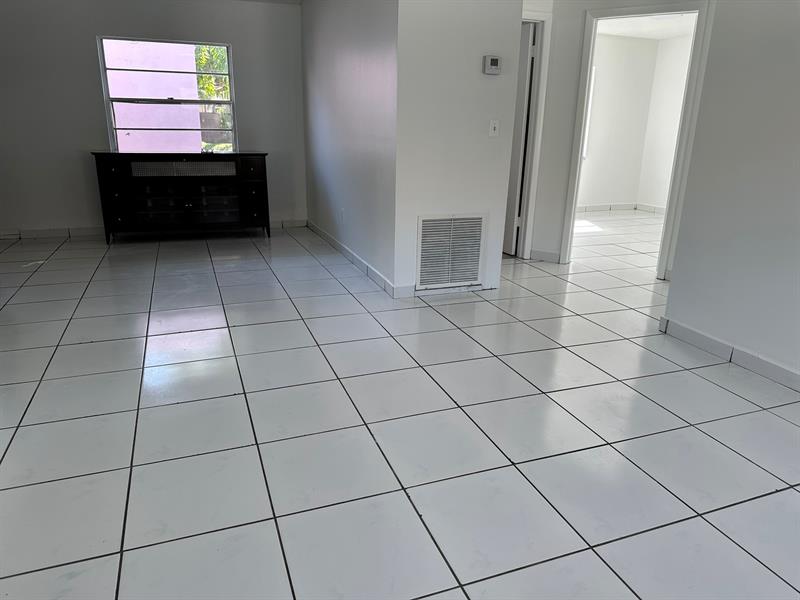 Image 23 of 28 For 1705 Adams Street  1705