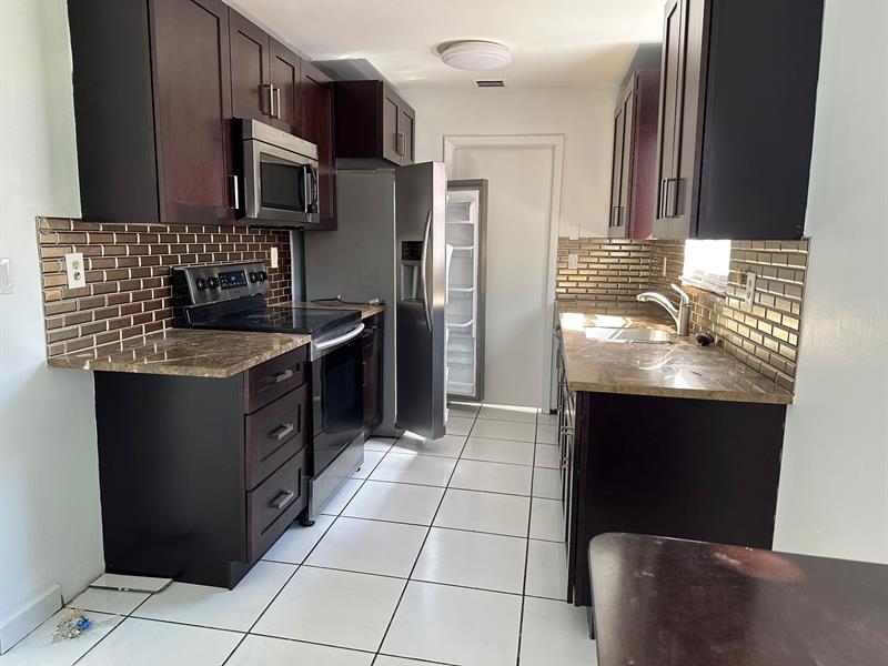 Image 7 of 28 For 1705 Adams Street  1705