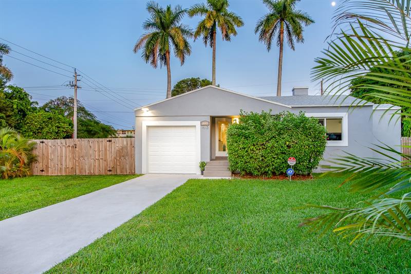 Image 3 of 61 For 1613 16th Ct