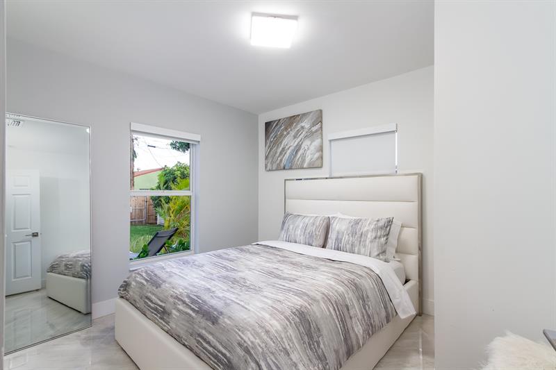 Image 30 of 61 For 1613 16th Ct