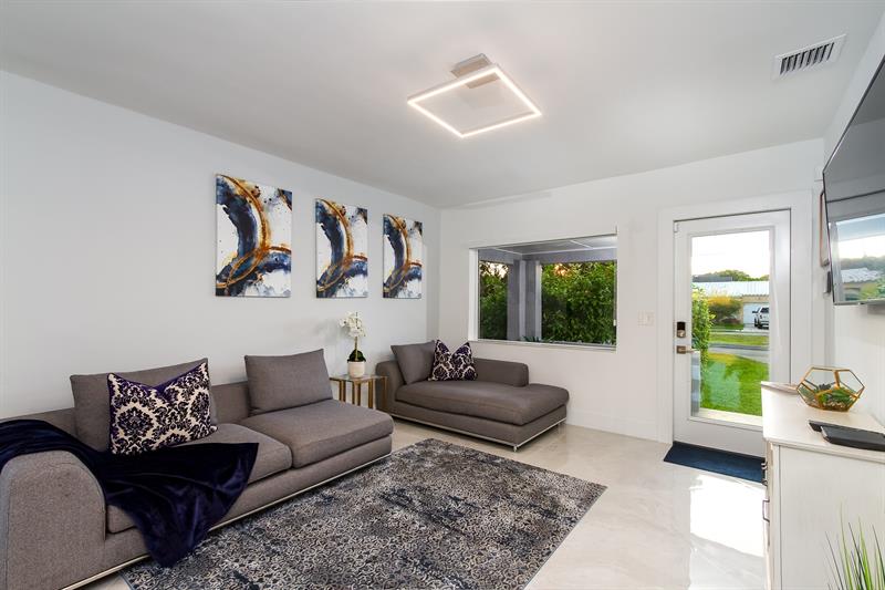 Image 32 of 61 For 1613 16th Ct