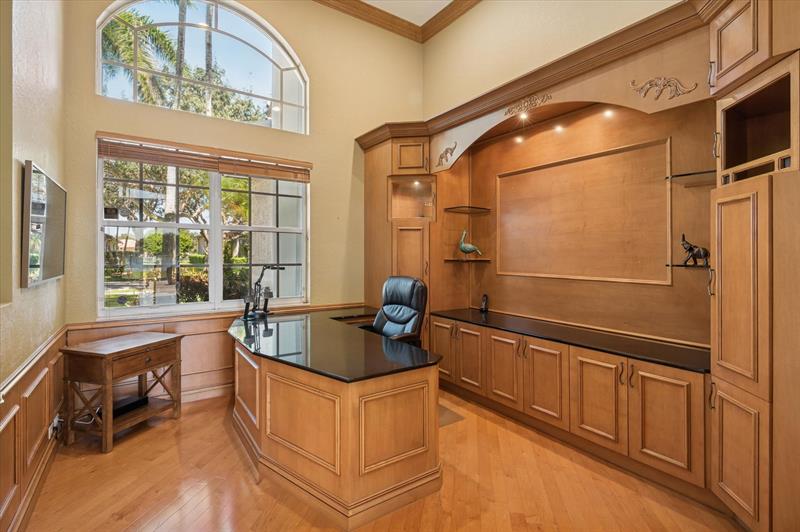 Image 13 of 43 For 10372 Lake Vista Cir