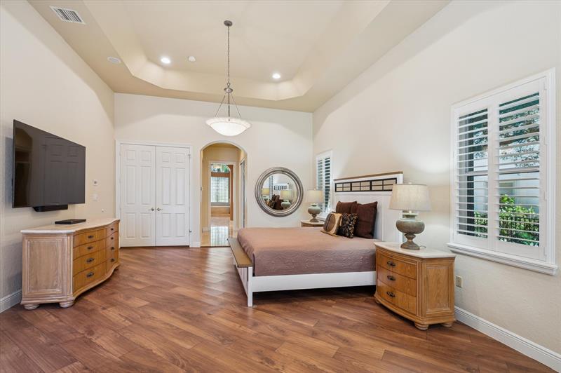 Image 15 of 43 For 10372 Lake Vista Cir