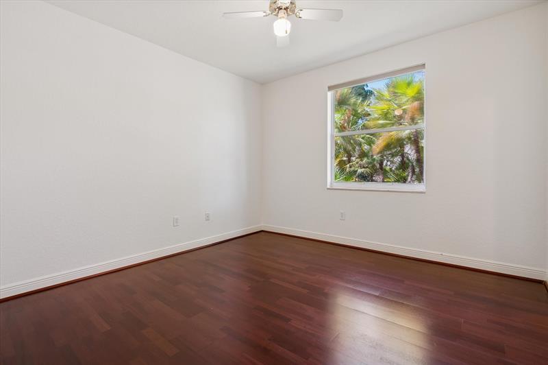 Image 23 of 43 For 10372 Lake Vista Cir