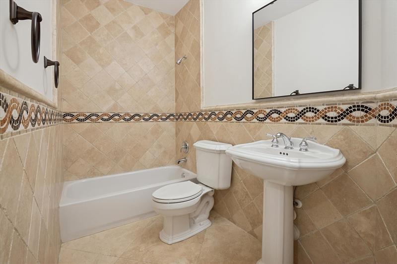 Image 26 of 43 For 10372 Lake Vista Cir