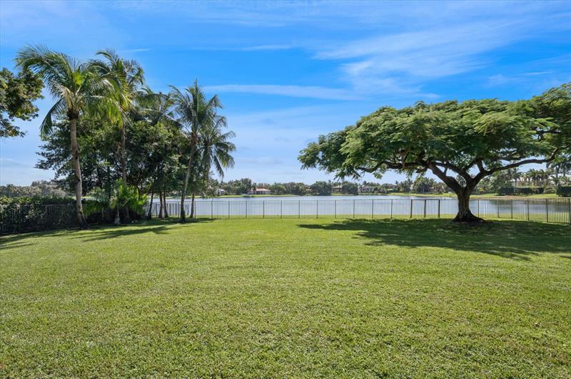 Image 31 of 43 For 10372 Lake Vista Cir