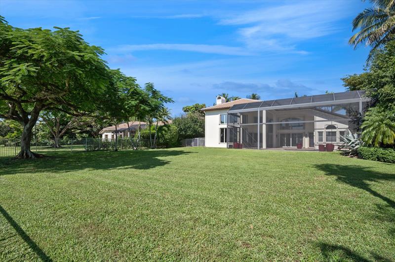 Image 32 of 43 For 10372 Lake Vista Cir